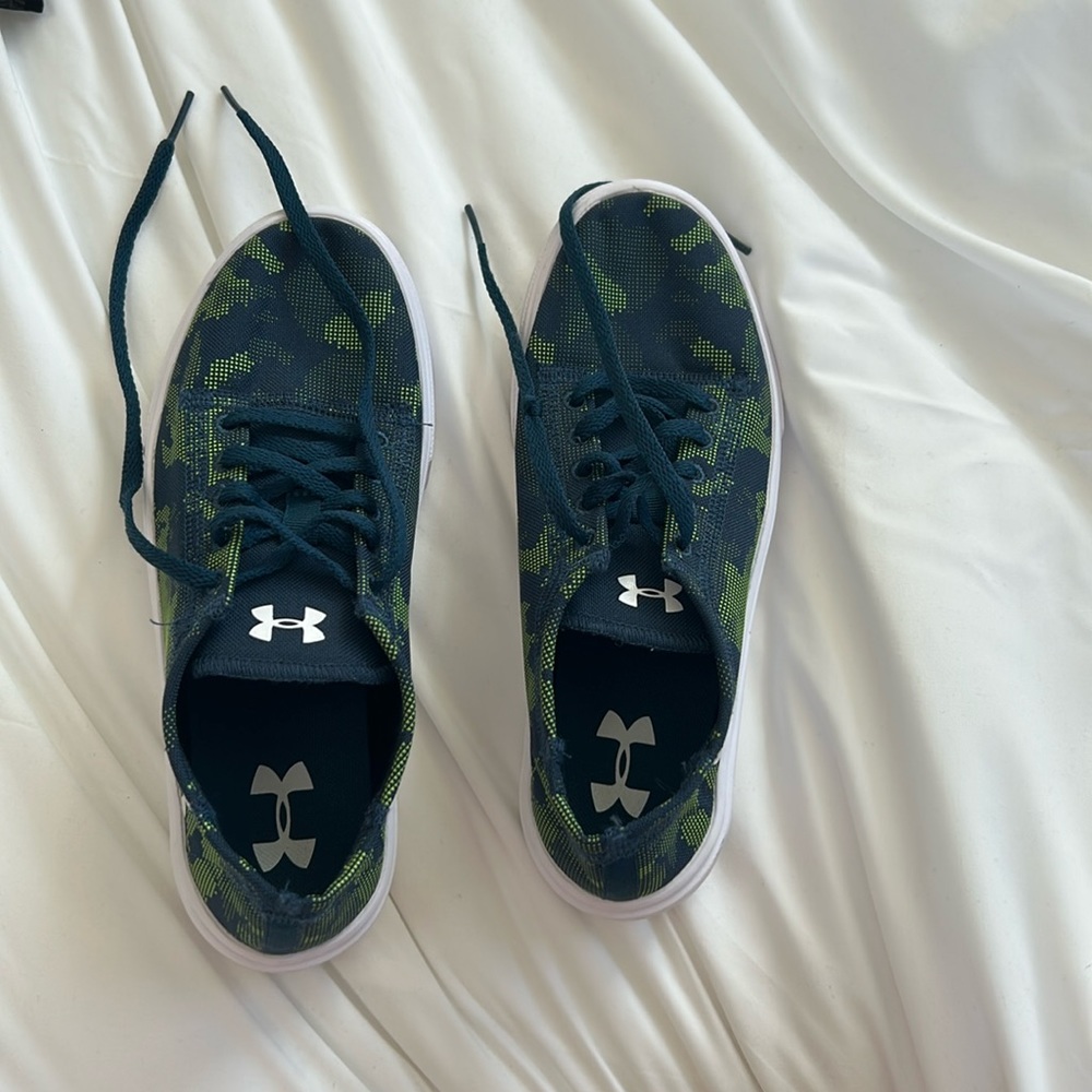 Under armor boy sneakers